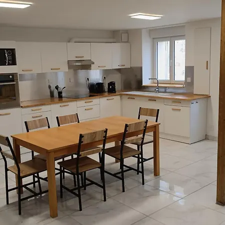 펜션 O29, Maison Meublee Confort! Esternay